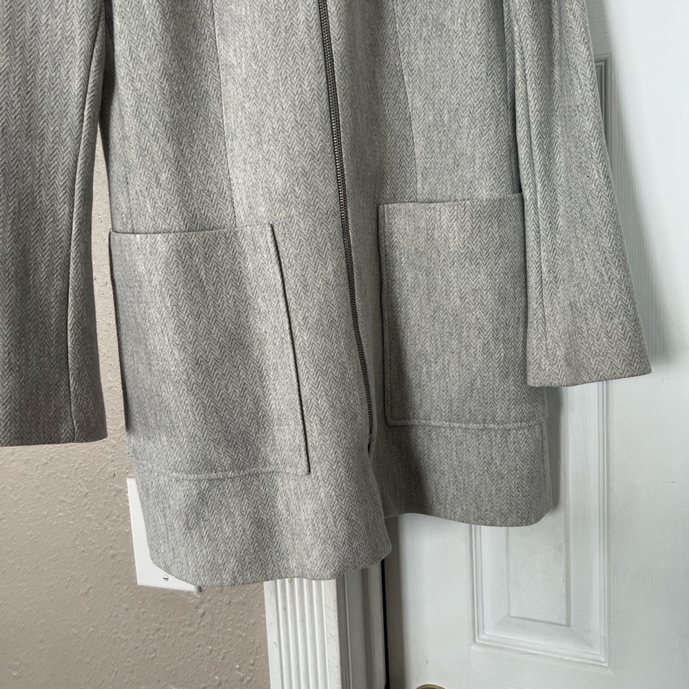 Zara Light Gray Women's Jacket! Worn only 1/2 times only! Super cute and stylish - Picture 5 of 7